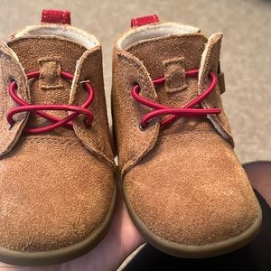Size 4 toddler Uggs
